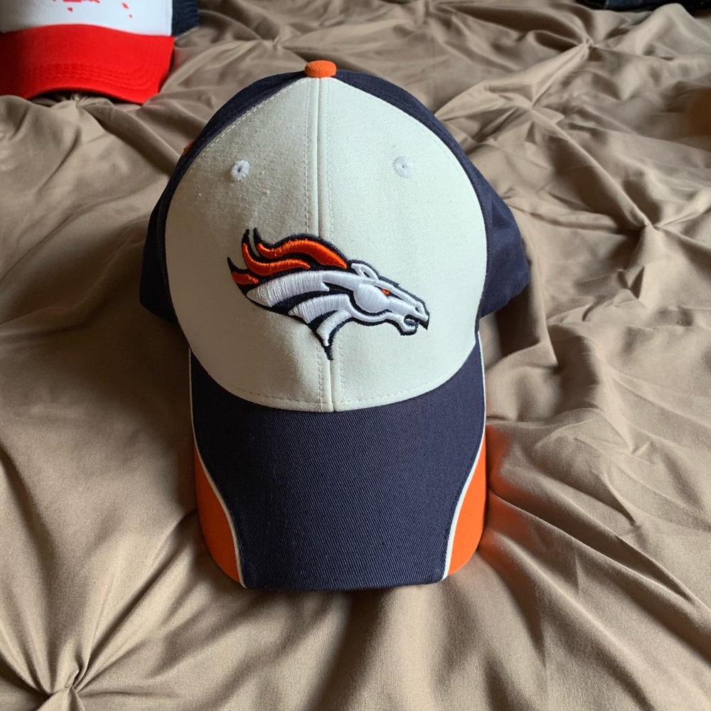 NFL Denver Broncos hat like new Peyton football